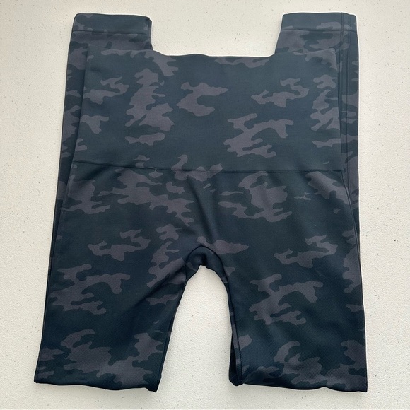 SPANX  camo high waist leggings - Picture 5 of 8